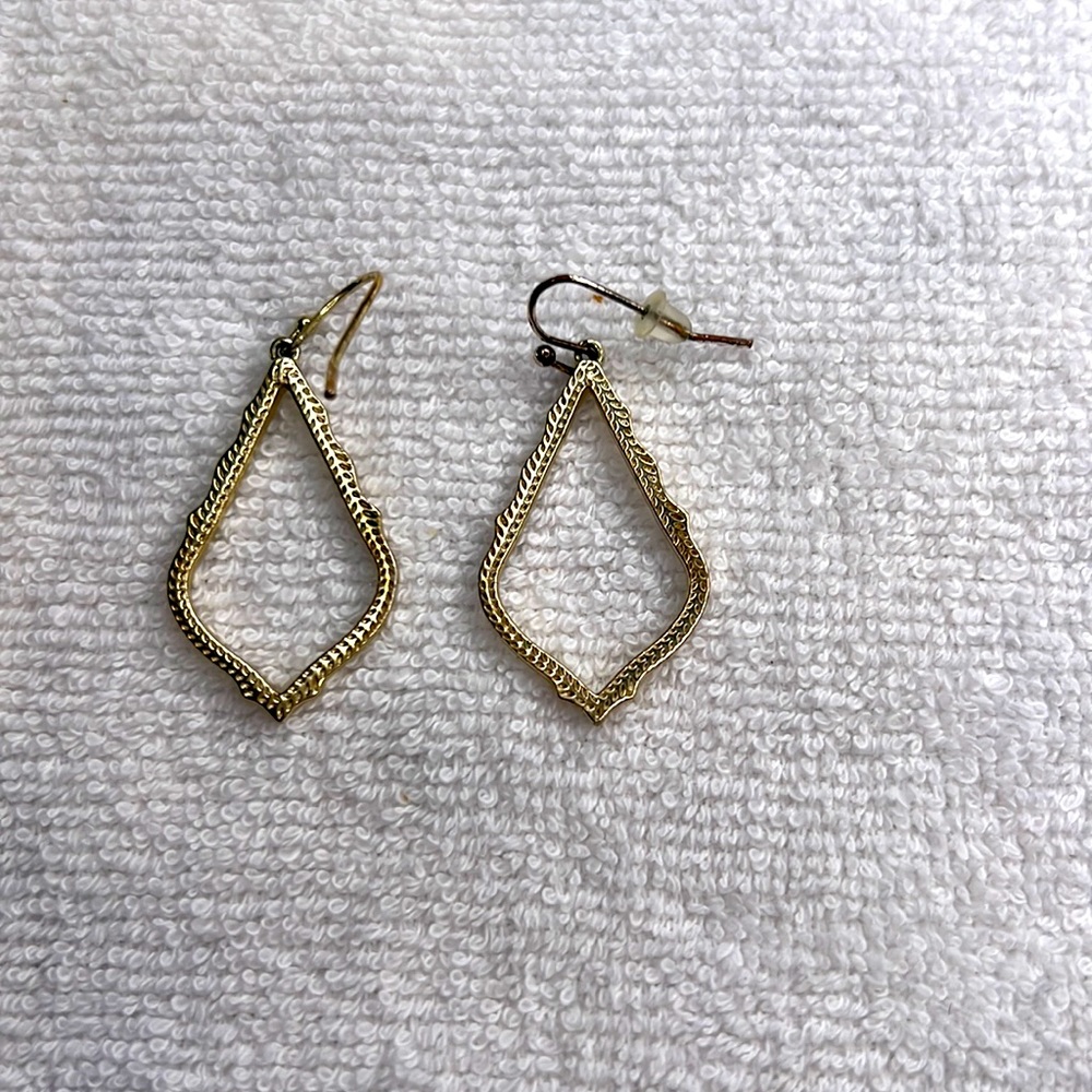 Signature Kendra Scott drop earrings.